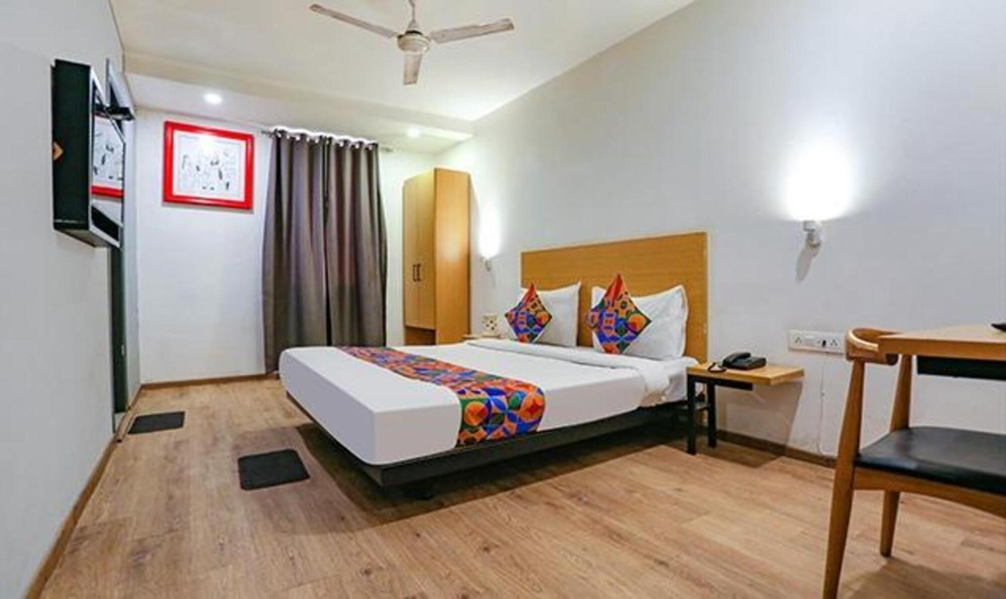 Fabhotel Urban Residency Model Town New Delhi Exterior foto