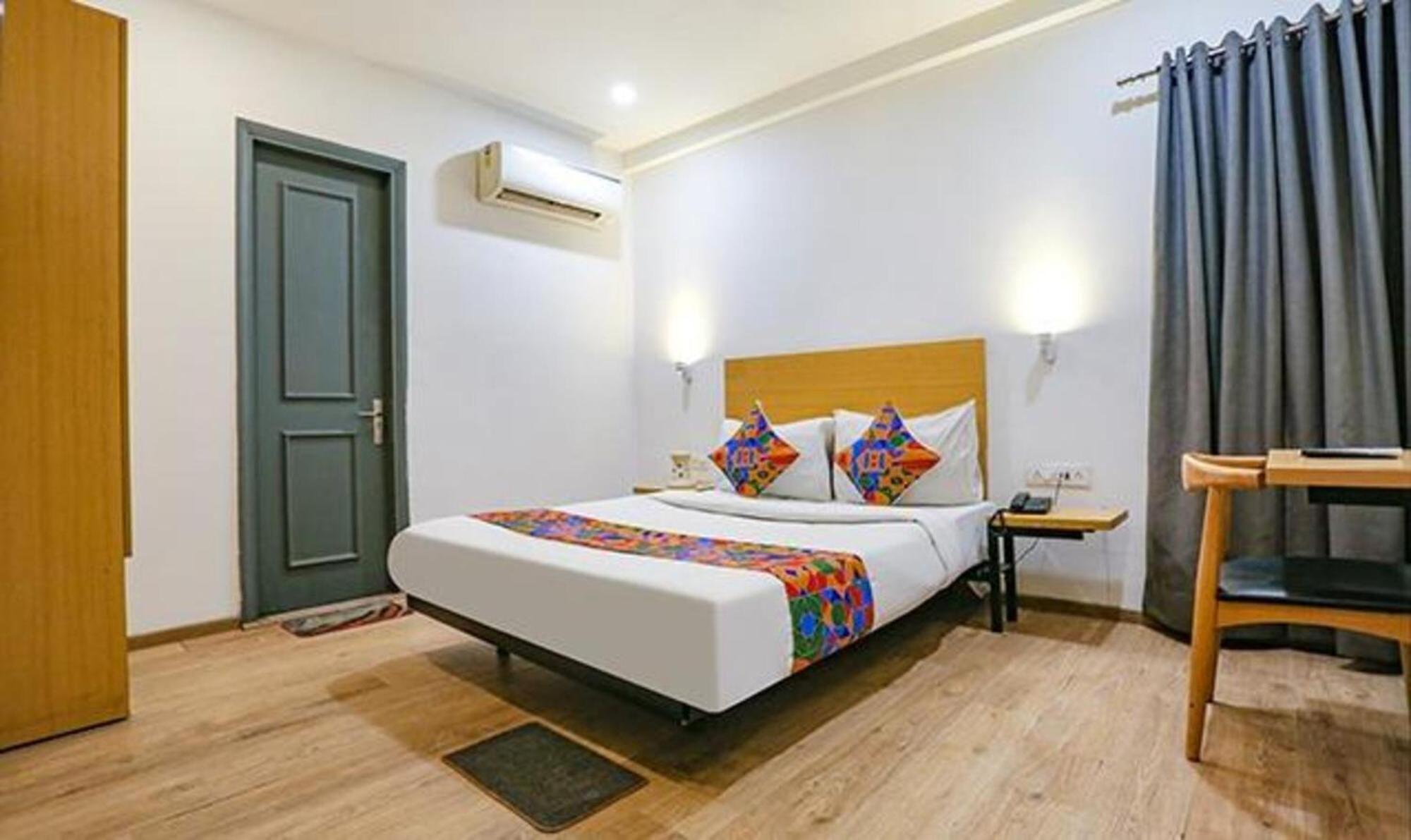 Fabhotel Urban Residency Model Town New Delhi Exterior foto
