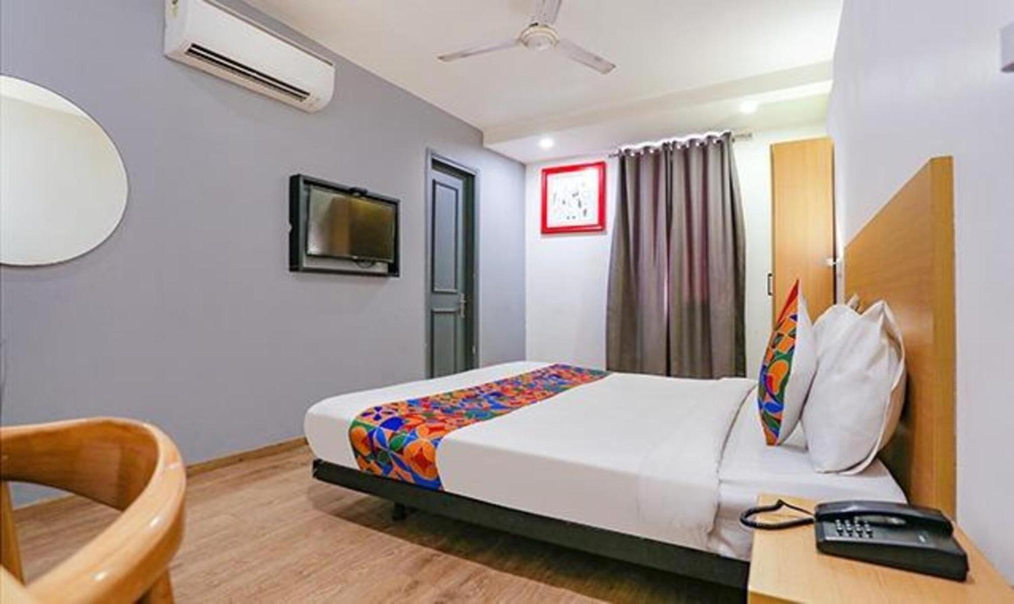 Fabhotel Urban Residency Model Town New Delhi Exterior foto