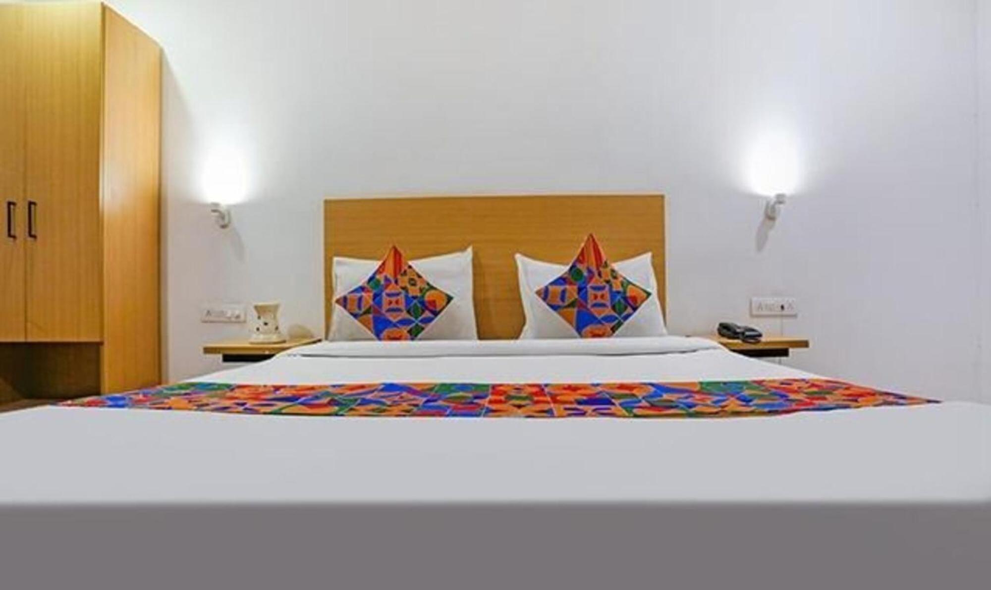 Fabhotel Urban Residency Model Town New Delhi Exterior foto